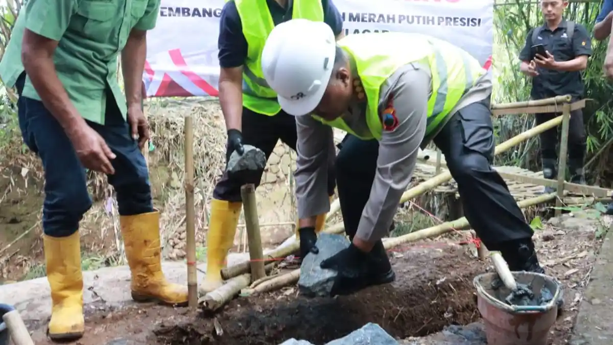Suharti: Jembatan Keseharian di Cilacap yang Tak Pudar